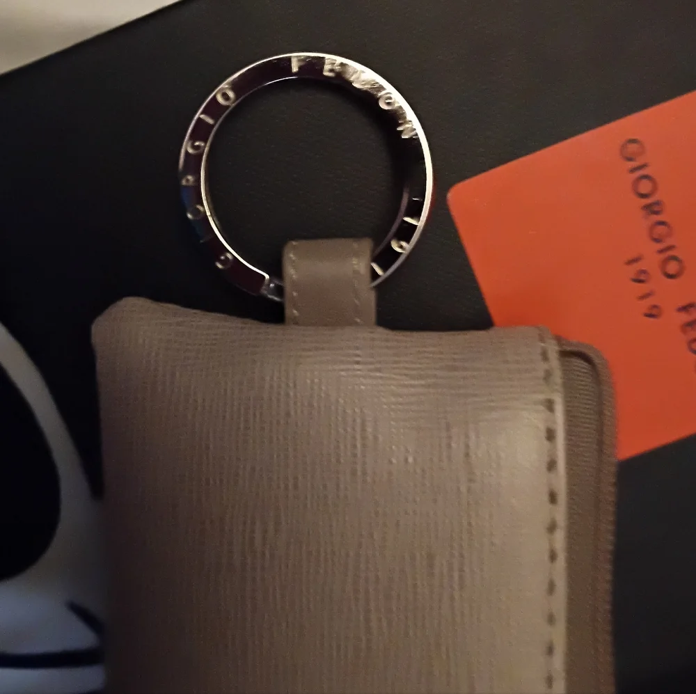 New In Box GIORGIO FEDON 1919 Leather Zip Key Chain Holder